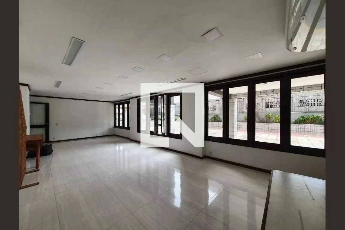 4-bedroom apartment in a building with a sauna — photo 9
