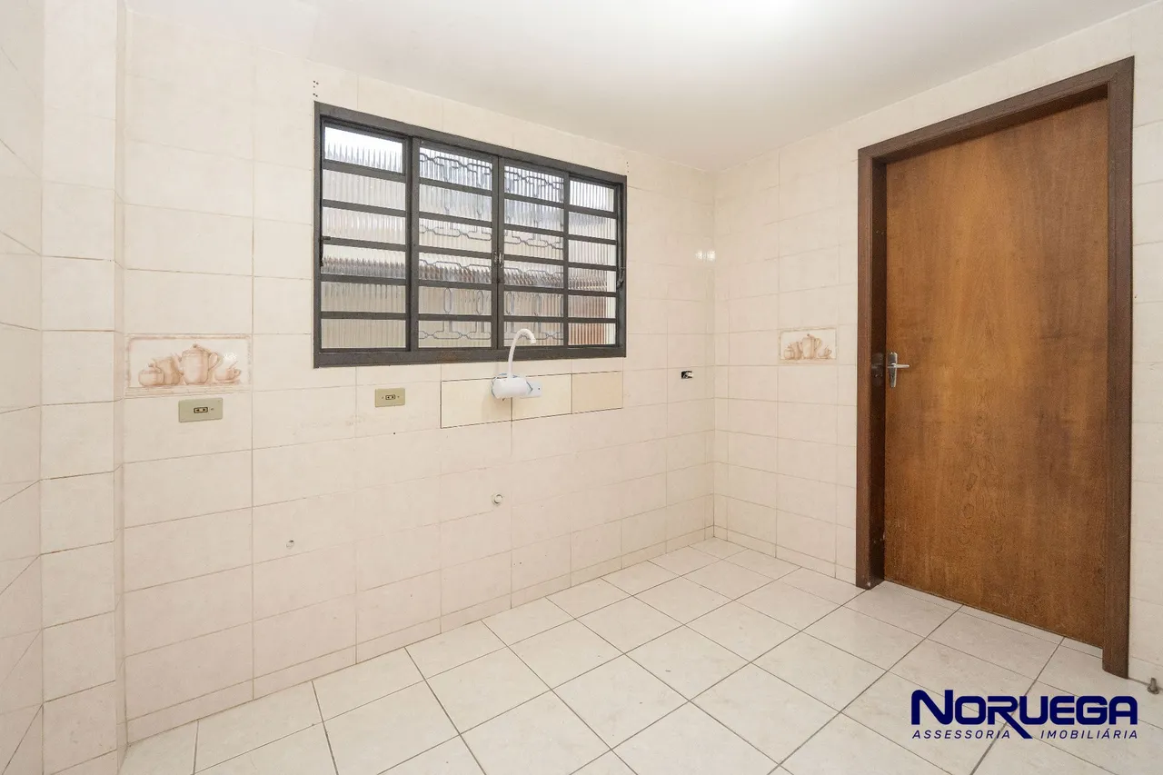House with a closed kitchen and 3 bedrooms — photo 5