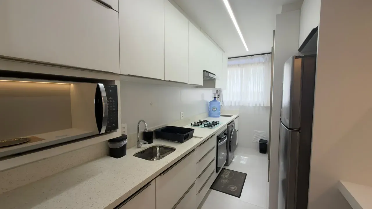 Furnished apartment with open-plan kitchen and 3 en-suites — photo 6