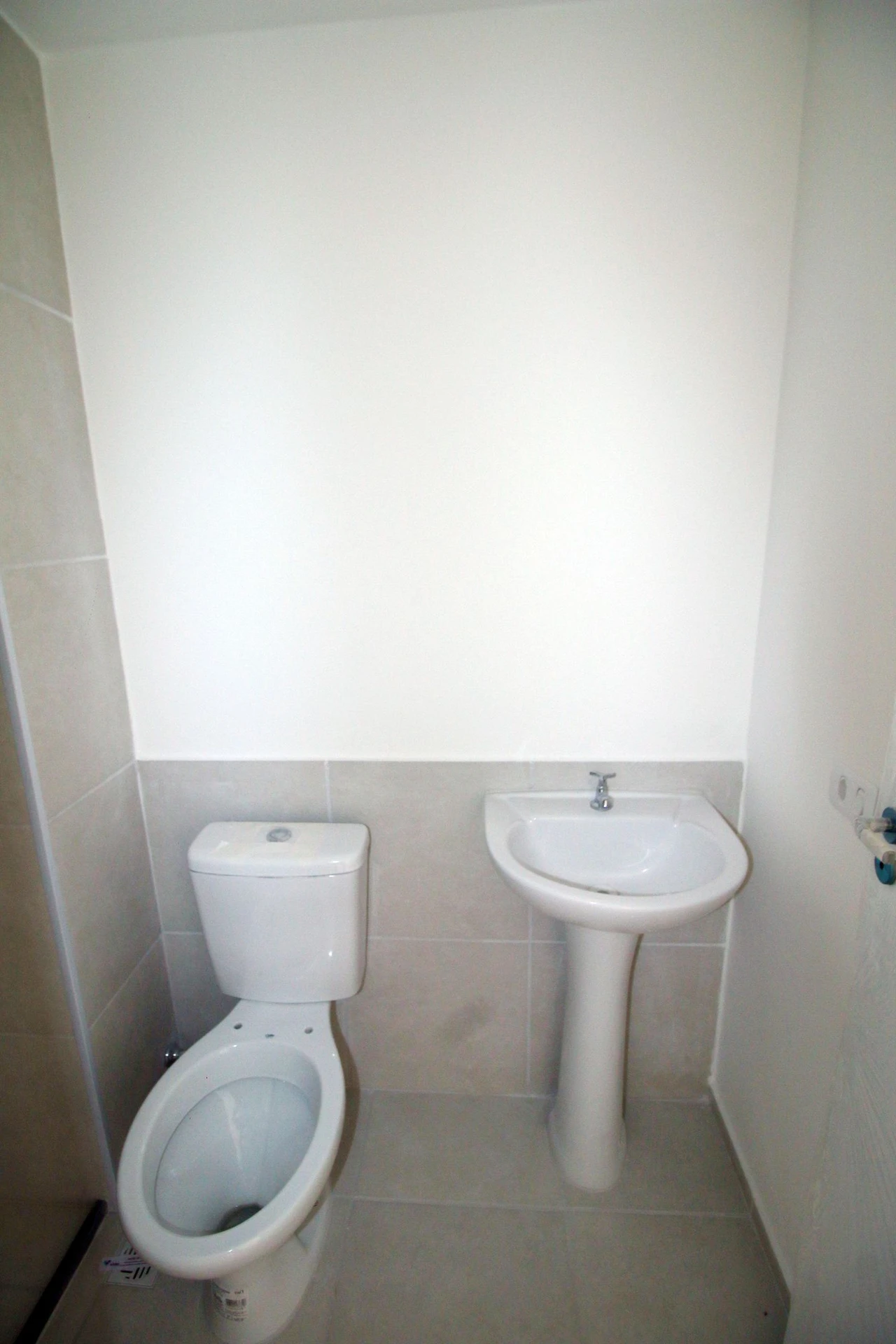 2-bedroom apartment in a building with a gym — photo 2