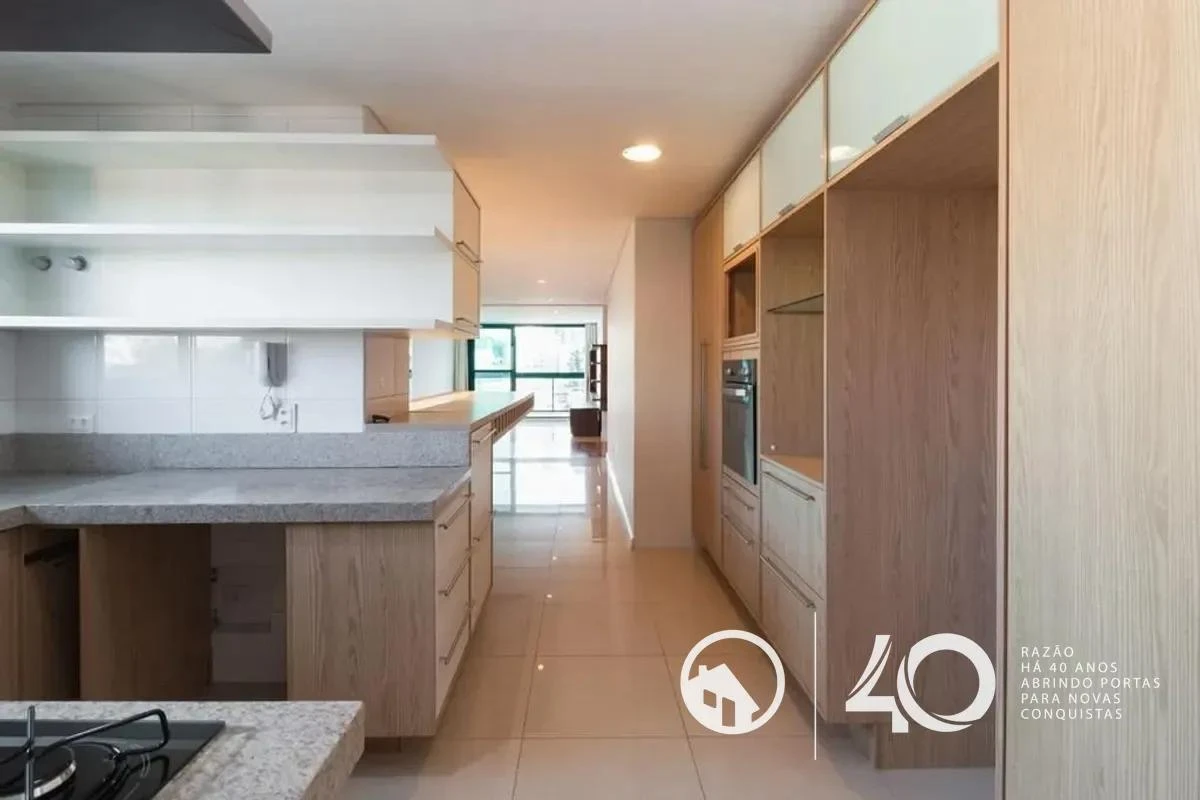4-bedroom apartment with floor-to-ceiling windows — photo 8