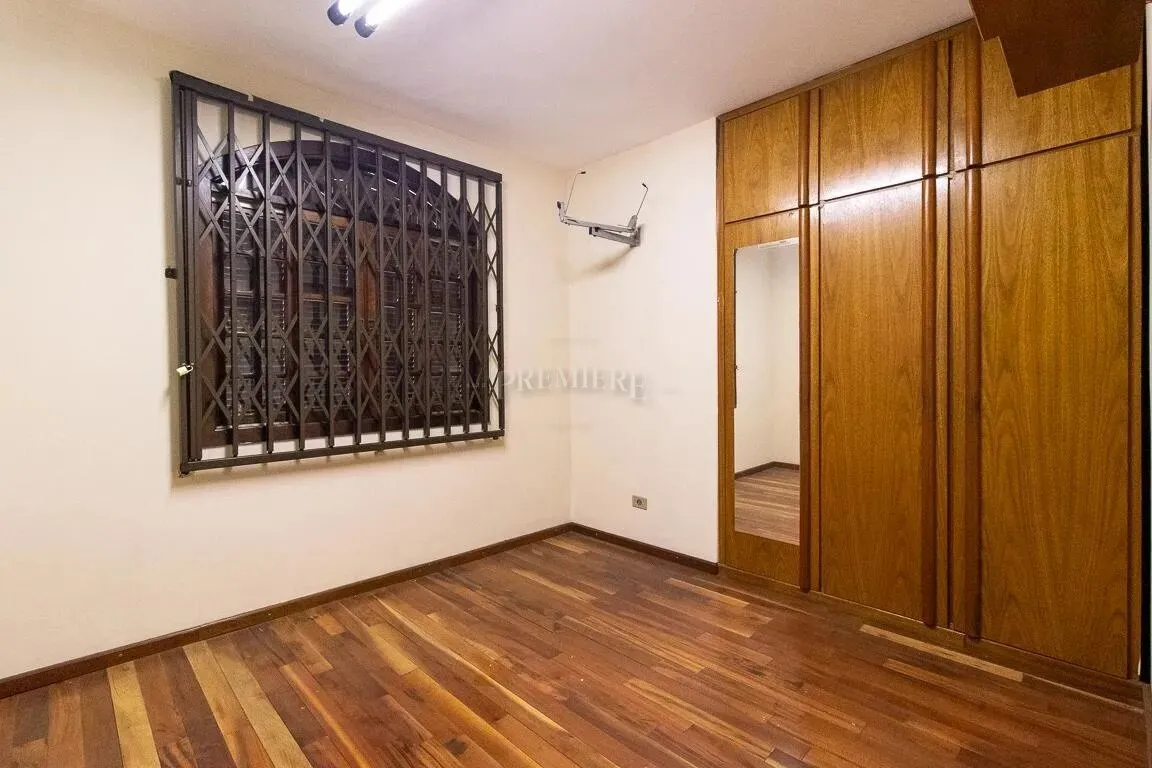 Furnished house with desk area and 6 bedrooms — photo 15