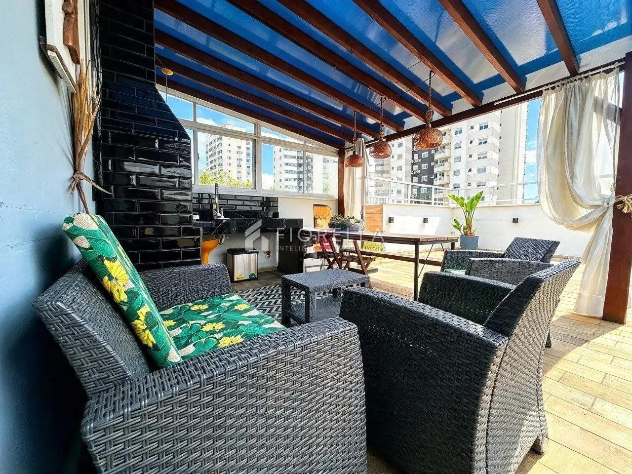 Furnished apartment, 184 m², with a glass-enclosed balcony — photo 14
