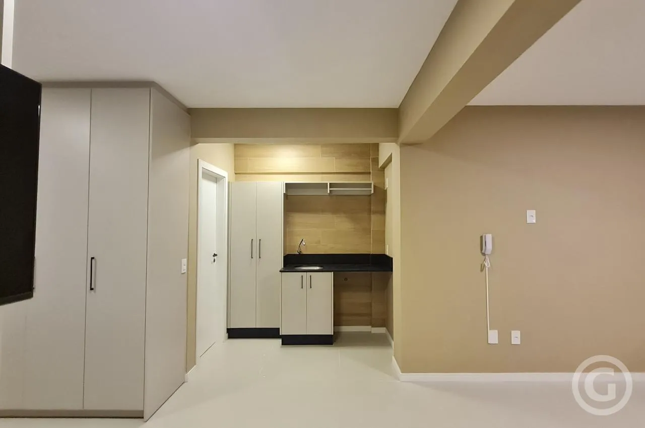 One-bedroom apartment with a home office in Florianópolis — photo 3