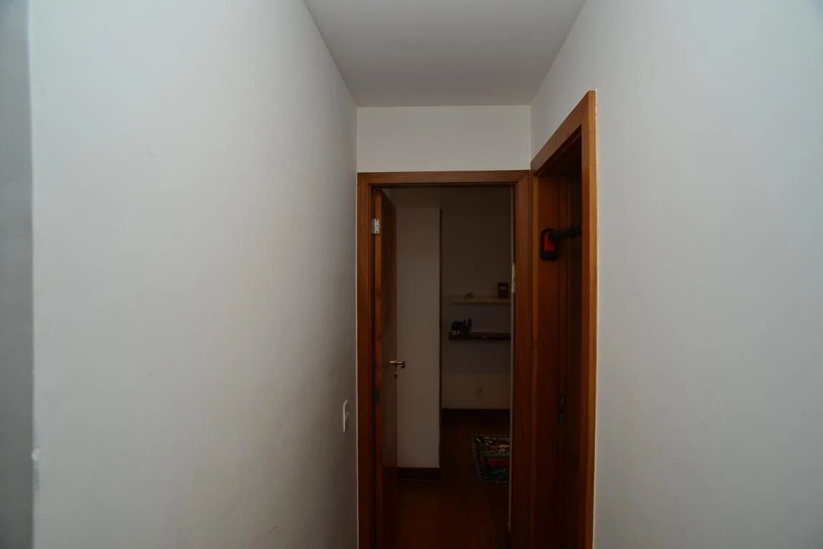 Furnished apartment, 300 m², with a glass-enclosed balcony — photo 40
