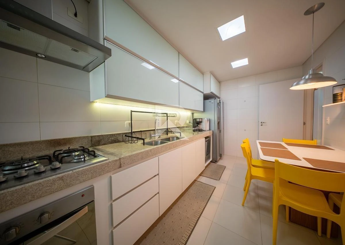 Балкон з грилем та 4 спальні: квартира 186 м² — photo 21