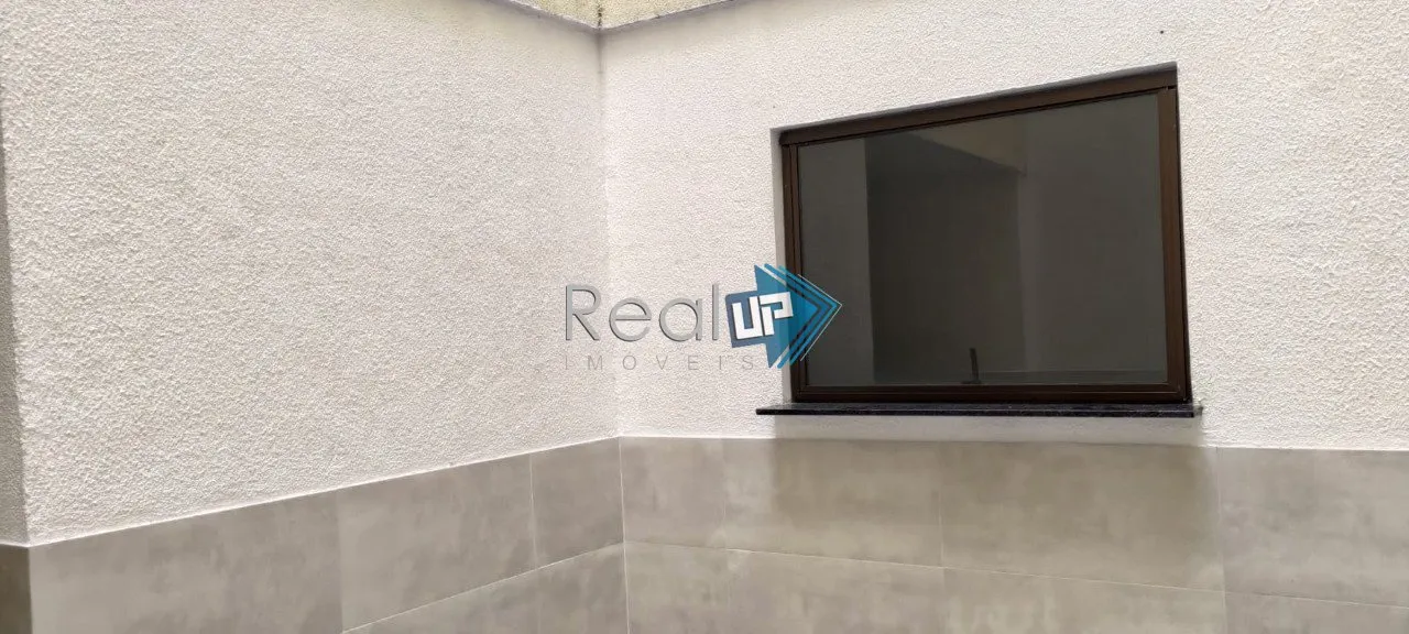Unfurnished apartment with 3 bedrooms and a glazed balcony — photo 35