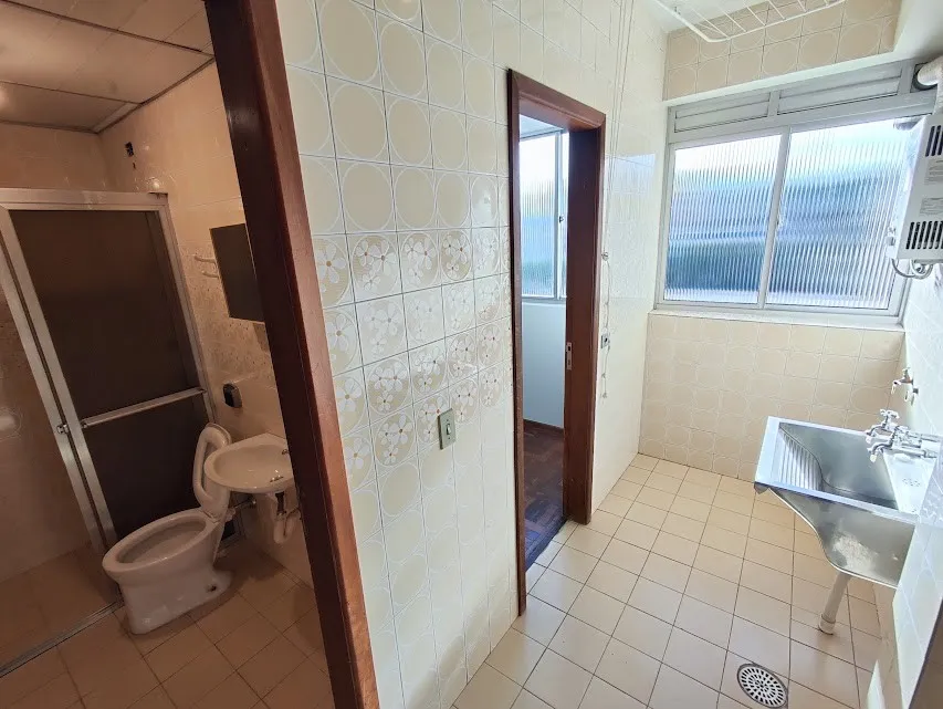 2-bedroom apartment with wood or laminate floors in Curitiba — photo 9