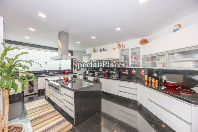Furnished house with 5 bedrooms and open-plan kitchen — photo 9