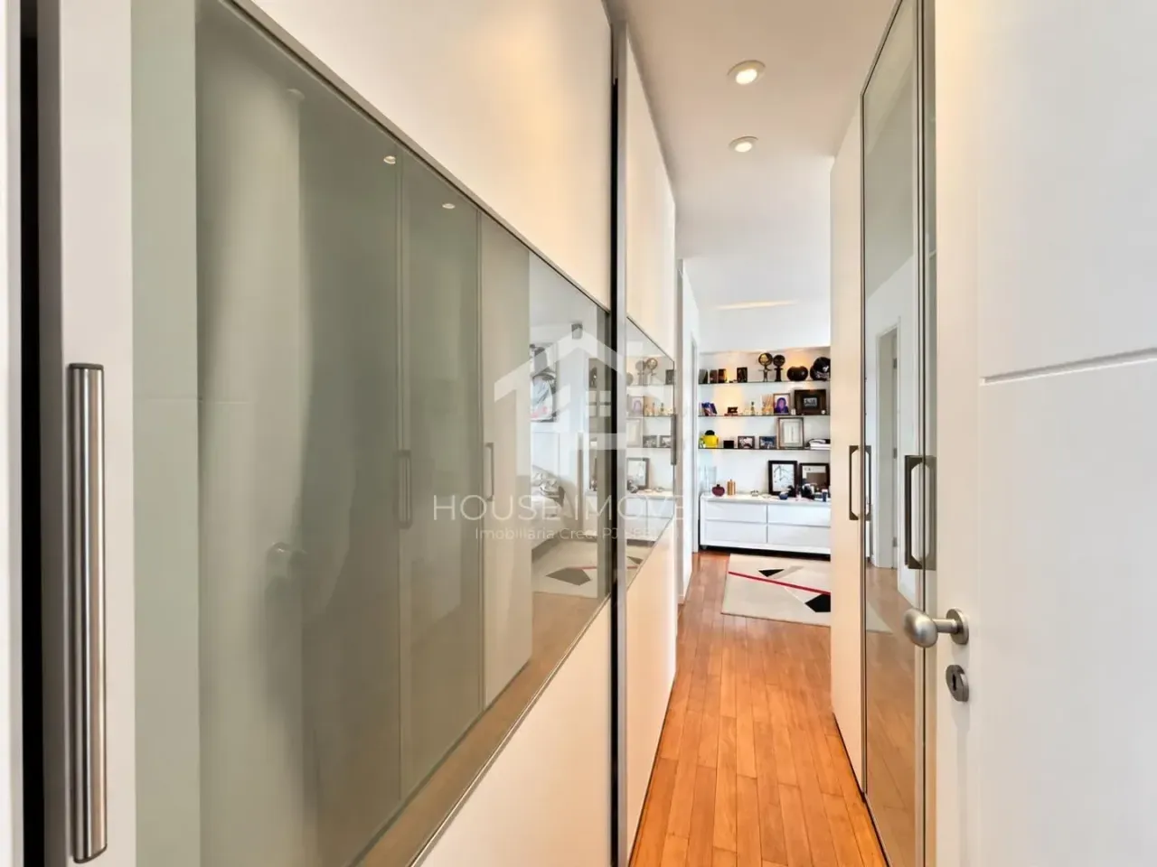 3-bedroom apartment with a water view in Rio de Janeiro — photo 15