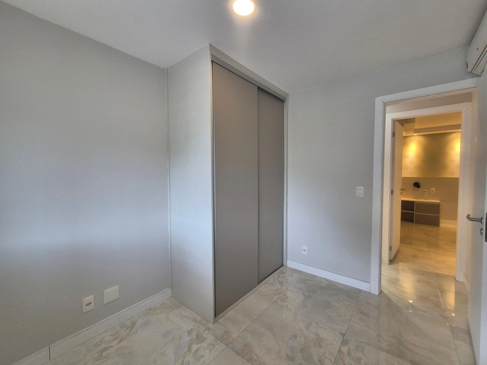 Apartamento de 2 quartos com closet — photo 36