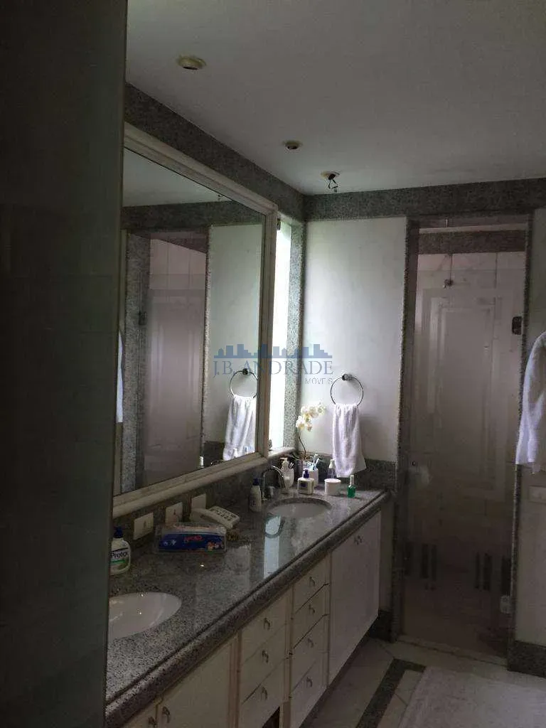 Furnished house with 4 bedrooms and 498 m², closed kitchen — photo 38