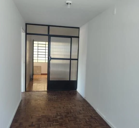 3-bedroom apartment with wood flooring — photo 8