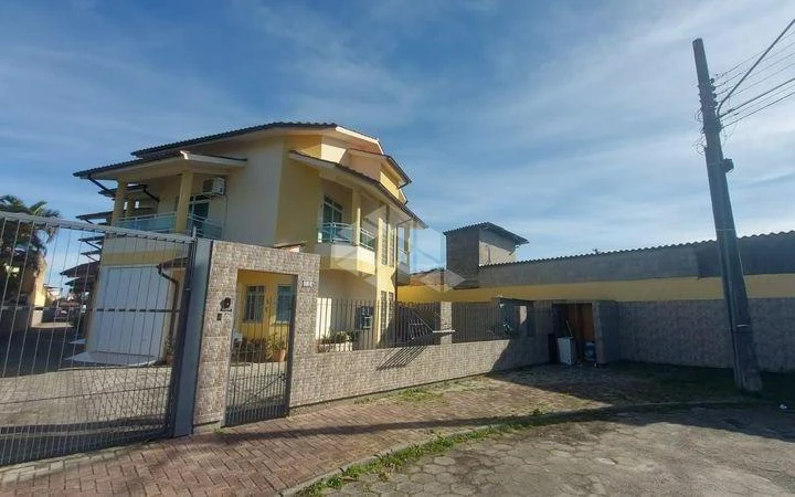 Apartamento de 130 m² con 3 dormitorios y balcón cerrado — photo 2