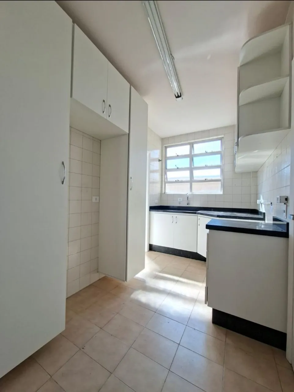 Unfurnished apartment with 3 bedrooms and 1 parking space — photo 8