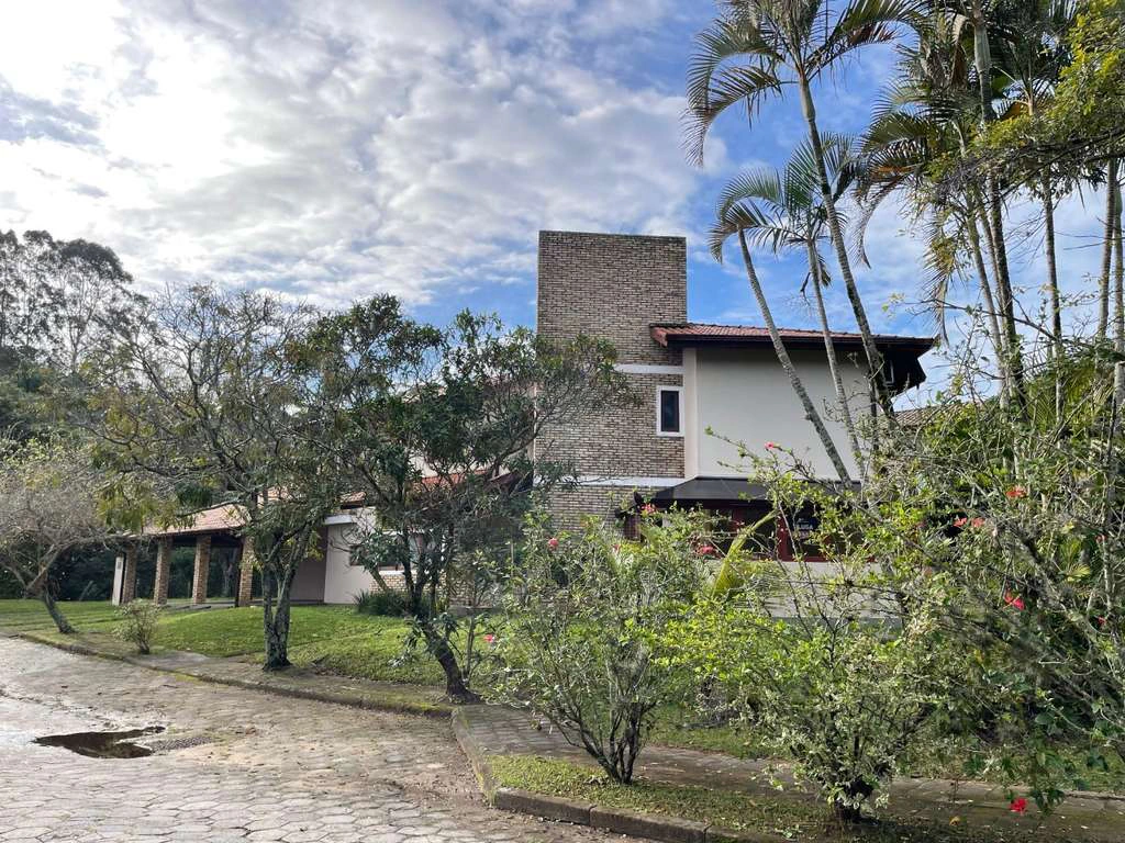 Gated house with 4 bedrooms and private BBQ space — photo 3