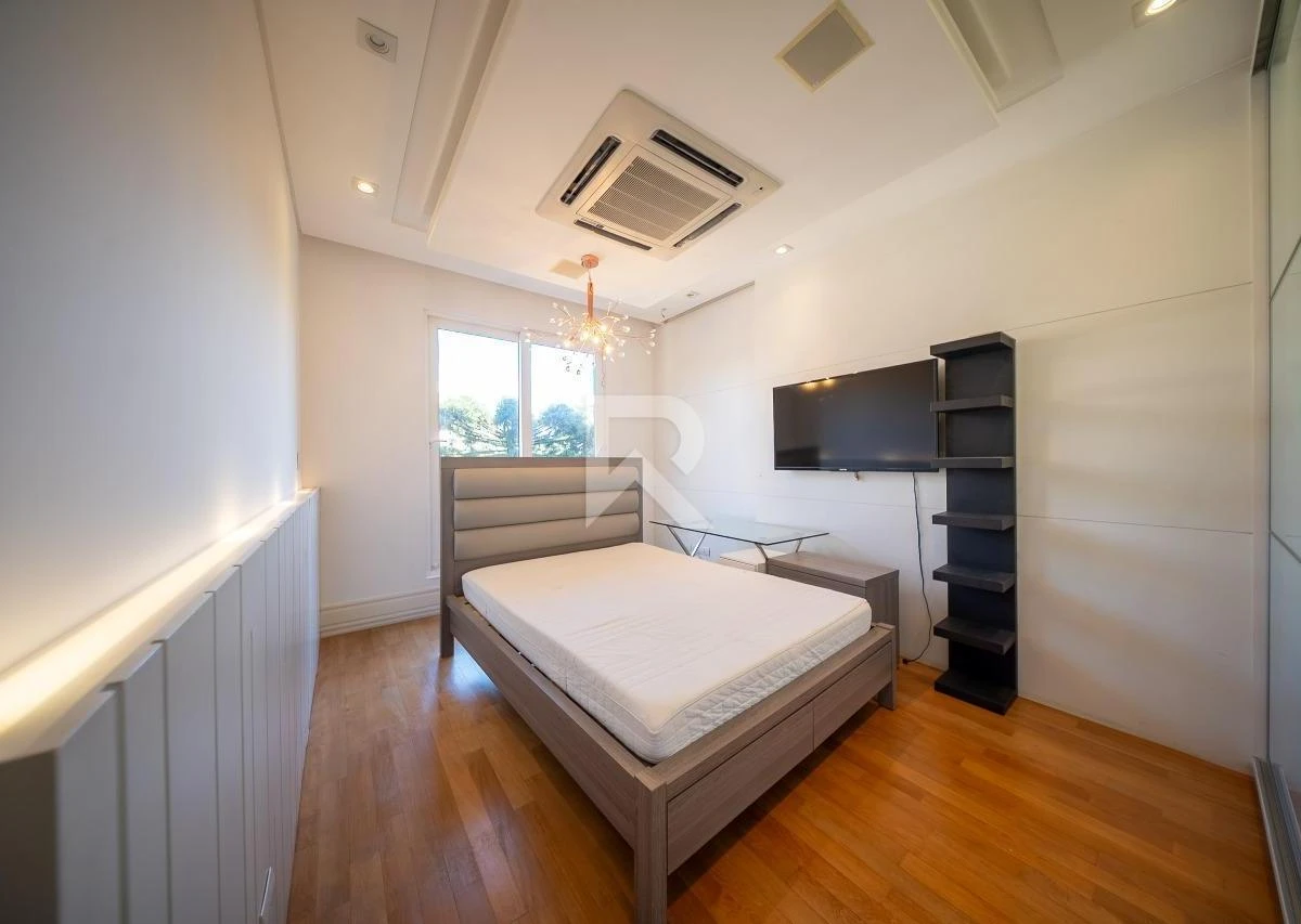 344 m² apartment with floor-to-ceiling windows and a bathtub — photo 37