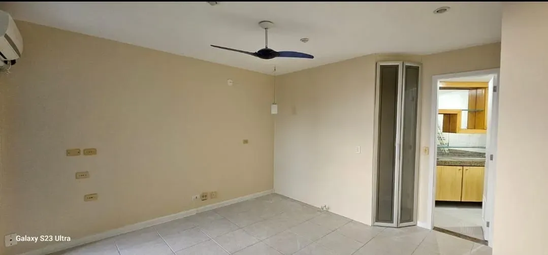 Apartment with 3 bedrooms and city plus water views — photo 22