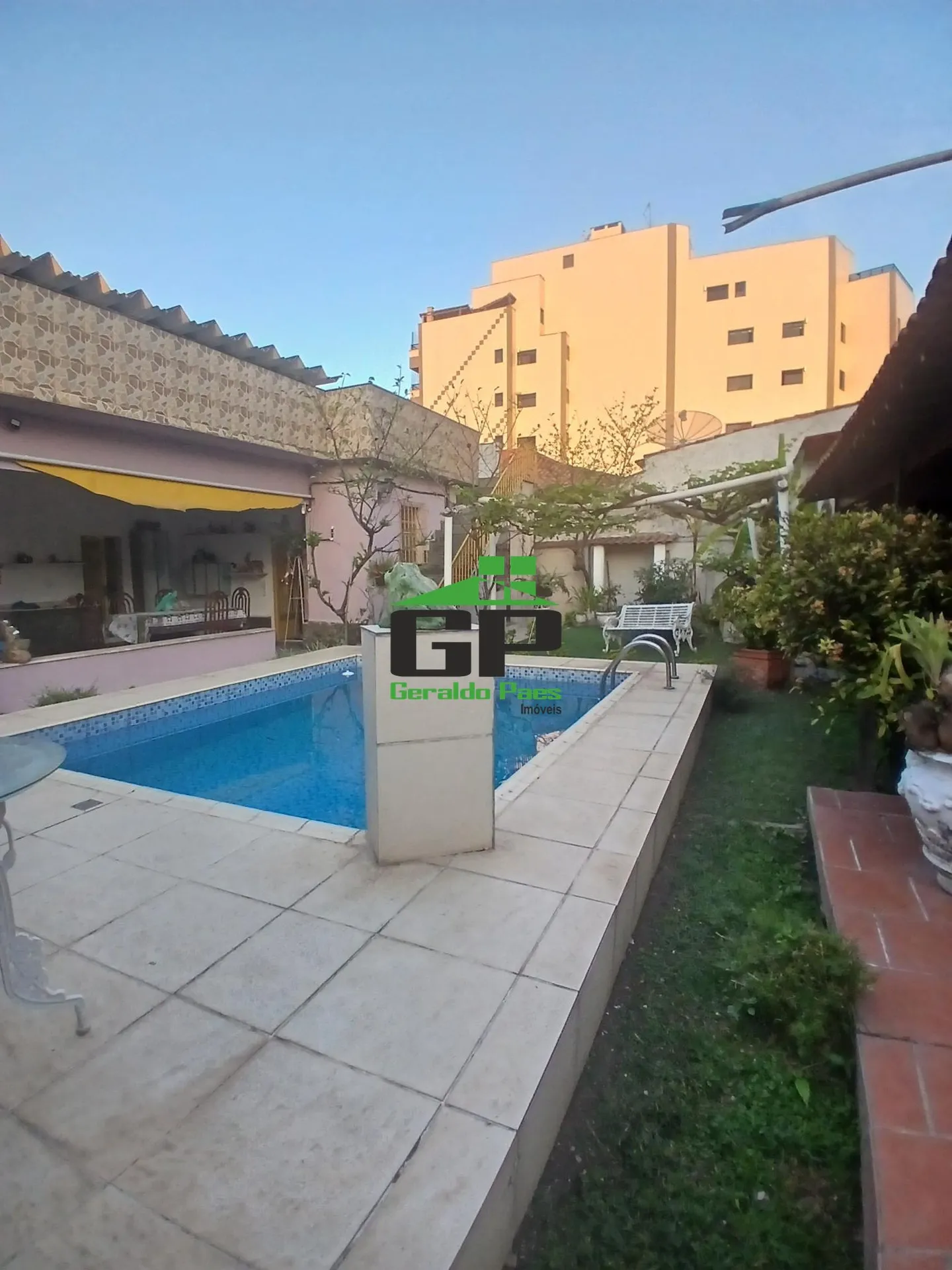 Casa de 349 m² com varanda gourmet e jardim — photo 28