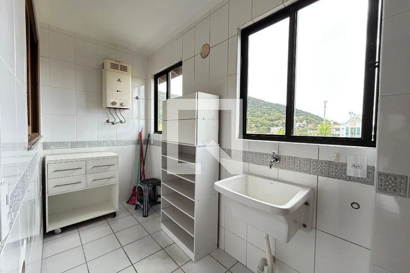 5-bedroom apartment with a bathtub in Florianópolis — photo 7