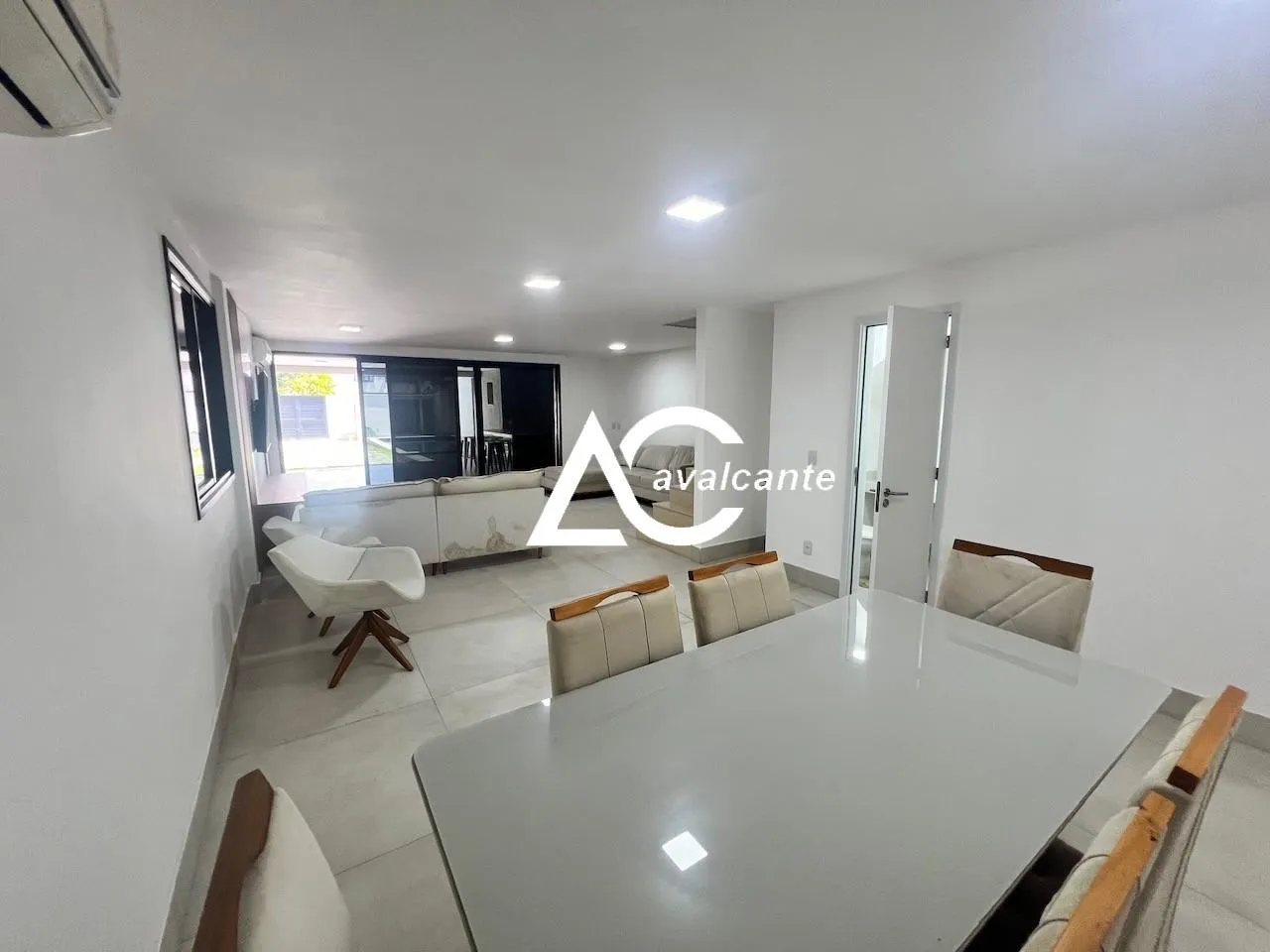 Unfurnished house with 5 bedrooms and 5 bathrooms — photo 11