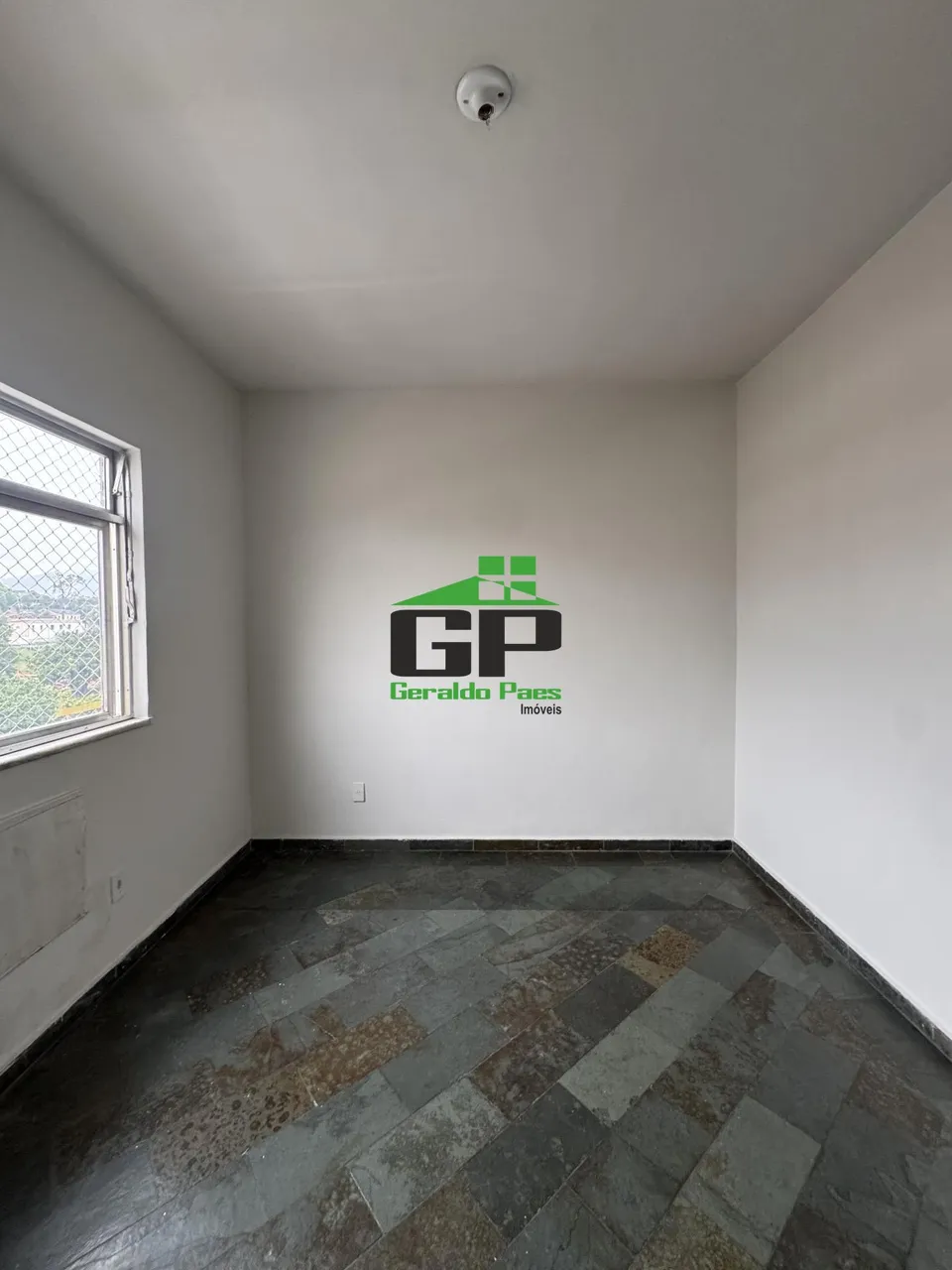 2-bedroom apartment with balcony and laundry area — photo 13