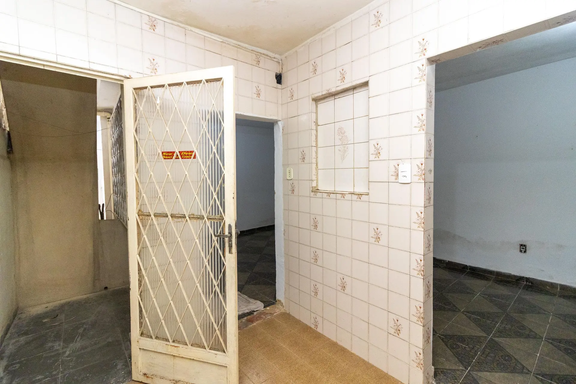 Rental house with no parking, 1 bedroom and 1 bathroom — photo 3