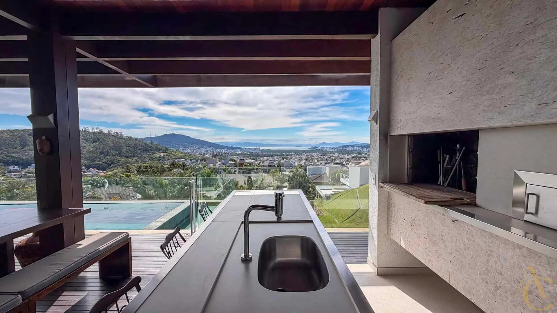 Furnished house, 689 m², with a grill on the balcony — photo 5