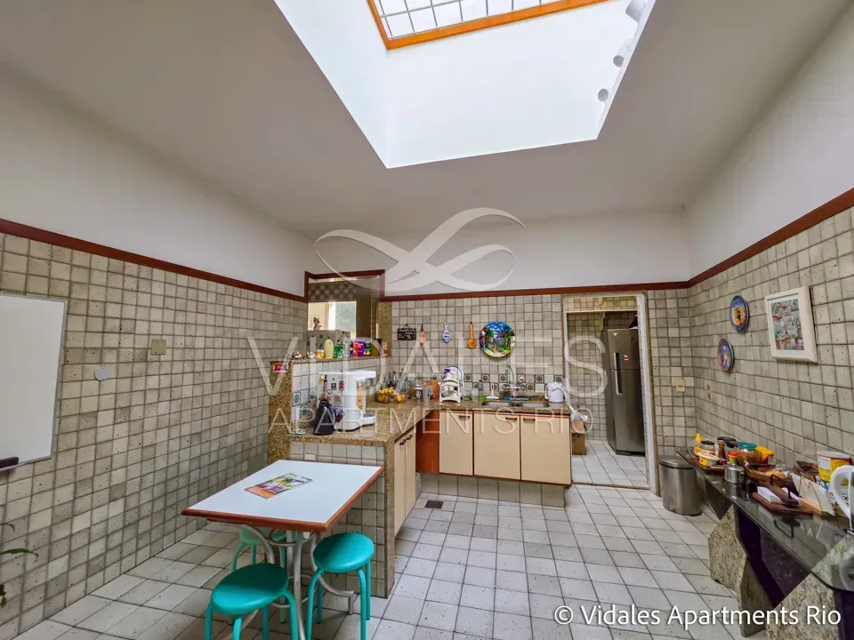Furnished 715 m² apartment with 4 en-suite bedrooms — photo 9