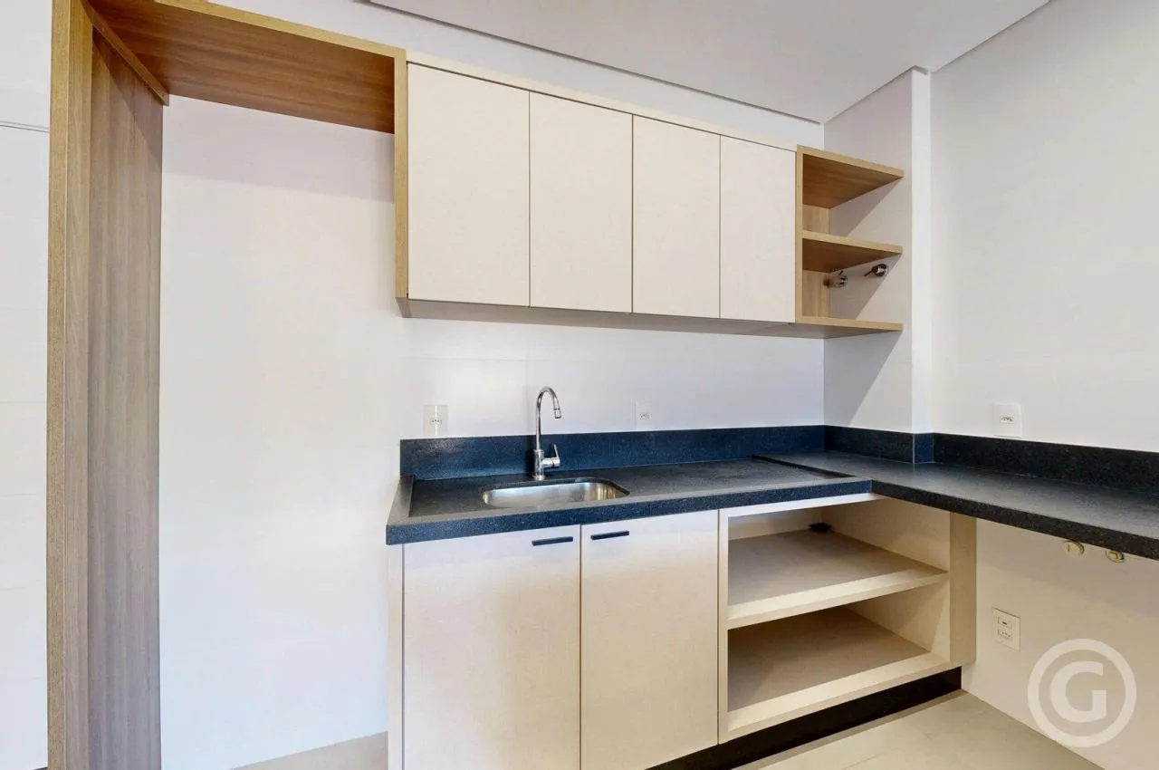 Apartment with 2 bedrooms and a glass-enclosed balcony — photo 8