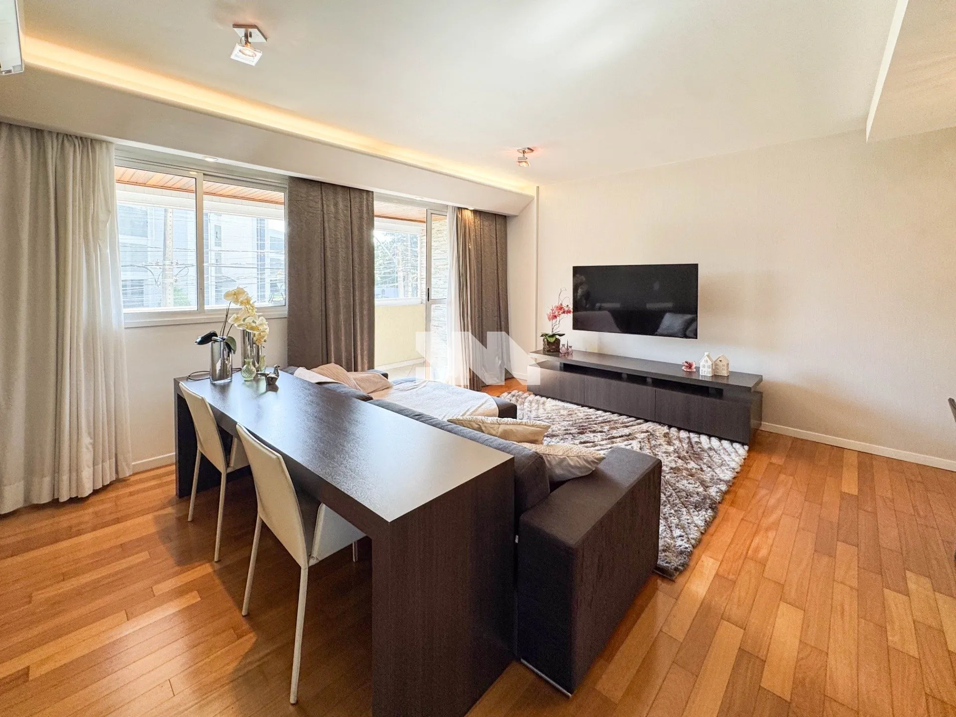 Furnished 104 m² apartment with 2 bedrooms and suite — photo 8