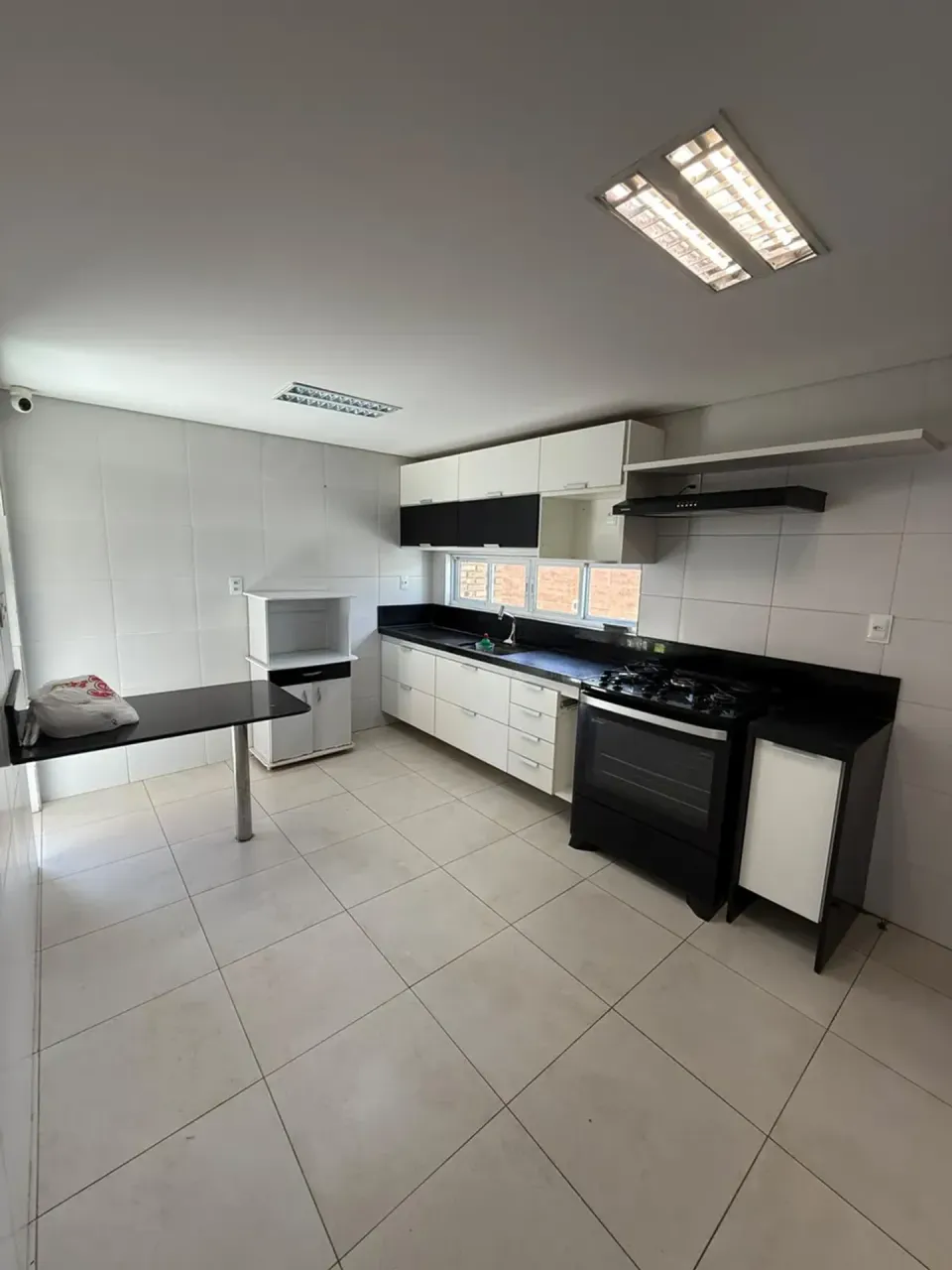 Floor-to-ceiling windows in a 5-bedroom house, 360 m² — photo 5