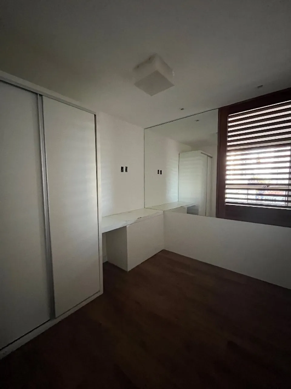 4-bedroom apartment with a walk-in closet — photo 14