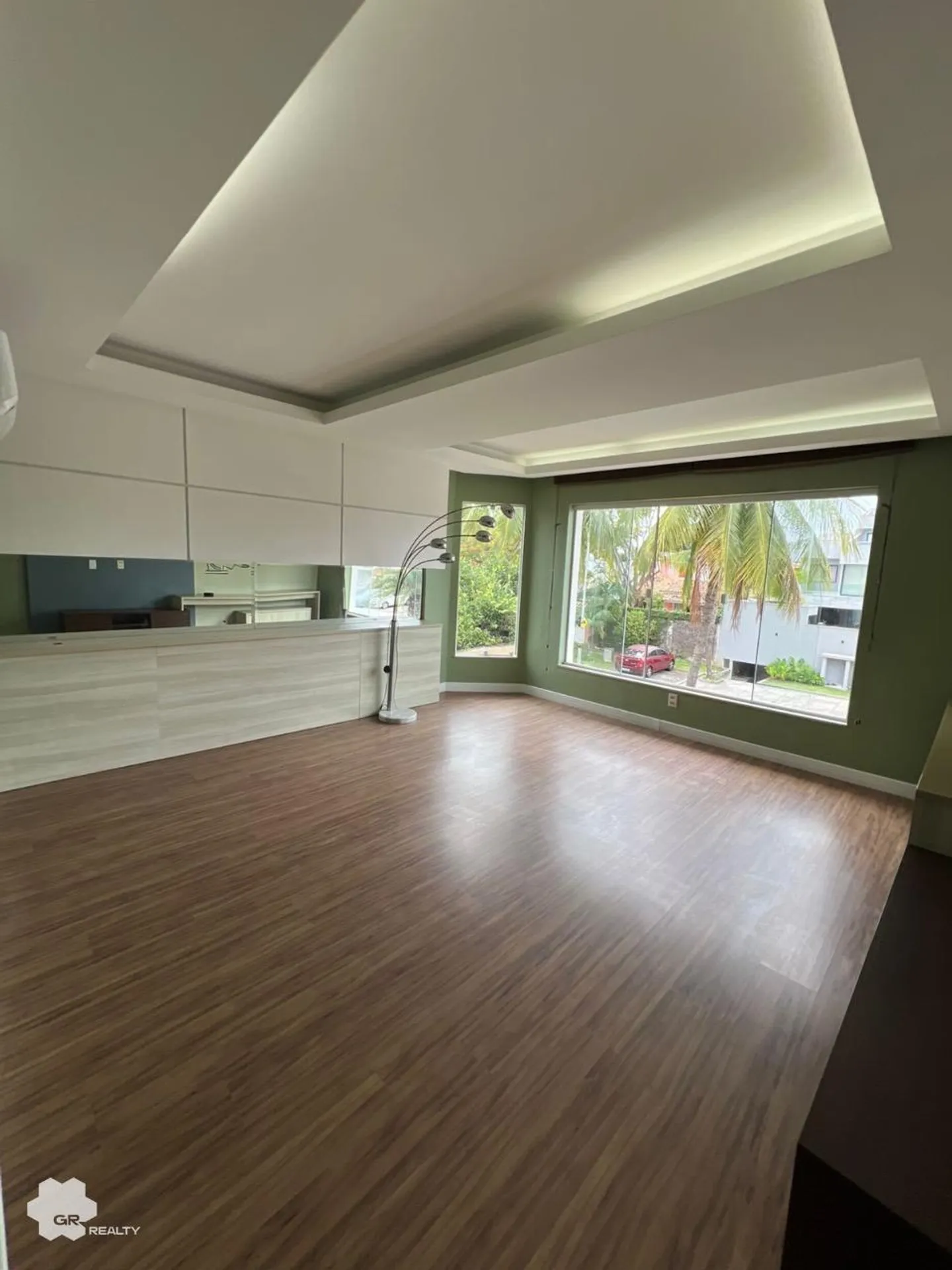 House with 6 en-suite bedrooms and 468 m² of space — photo 12