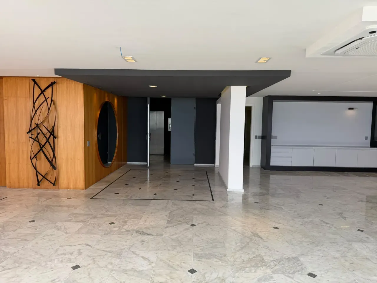 Apartamento de 465 m² com vista para a água e banheira — photo 14