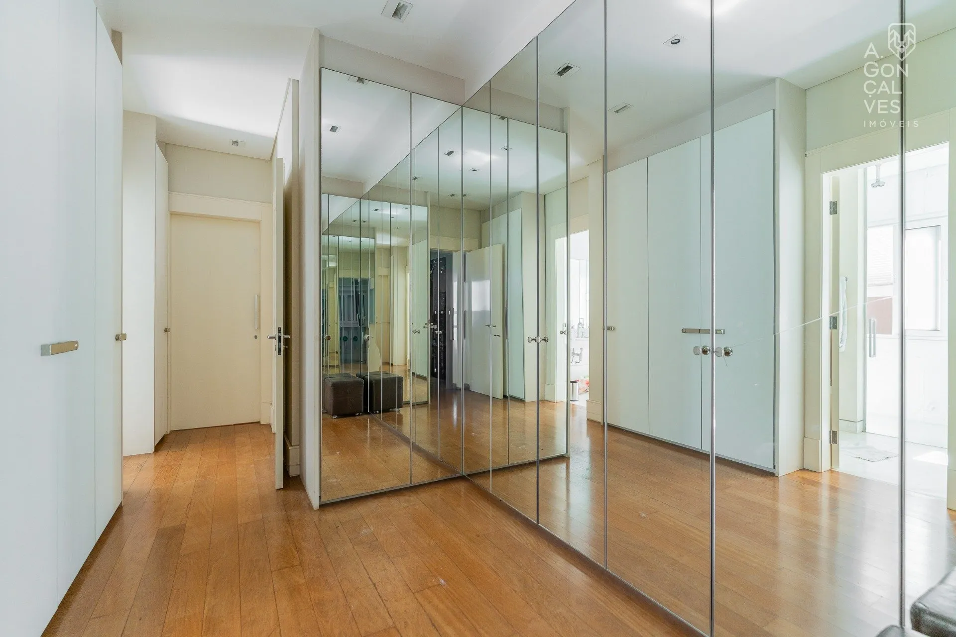Furnished house with 5 bedrooms and 5 bathrooms — photo 35