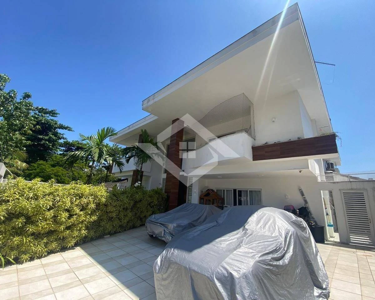 6 quartos e banheira: casa de 1000 m² — photo 13