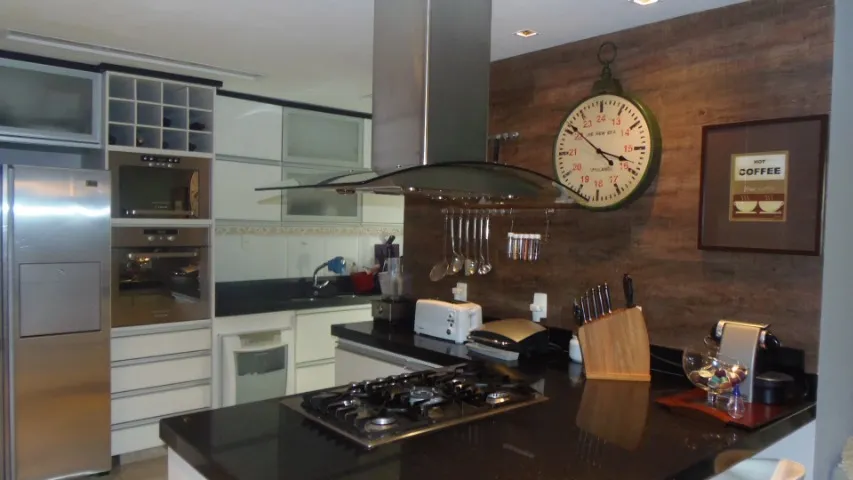 Furnished 3-bedroom apartment with open-plan kitchen — photo 9
