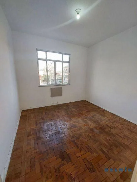 Apartment, 62 m², with wood or laminate floors — photo 3