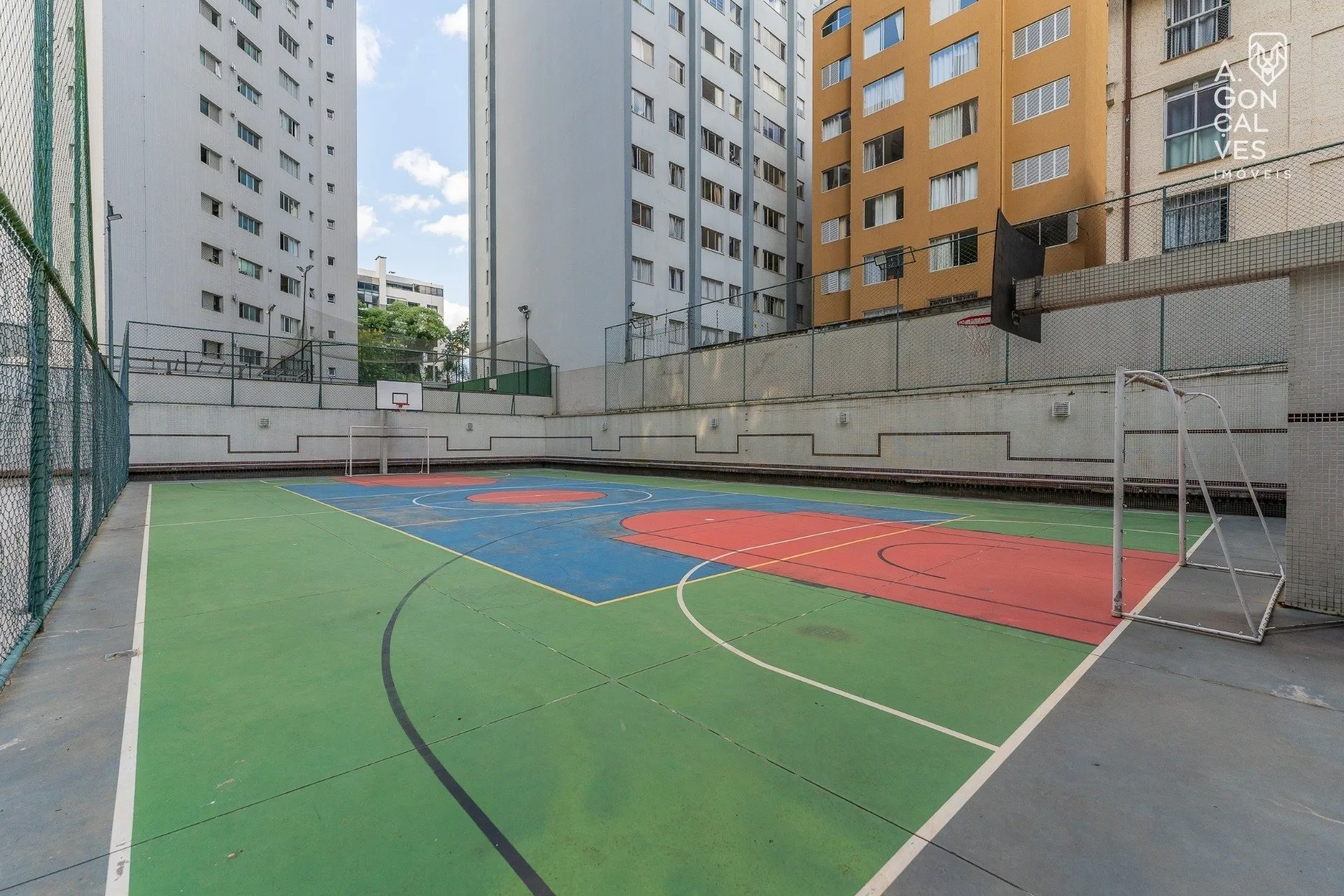 479 m² apartment with 4 bedrooms and 4 parking spaces — photo 44