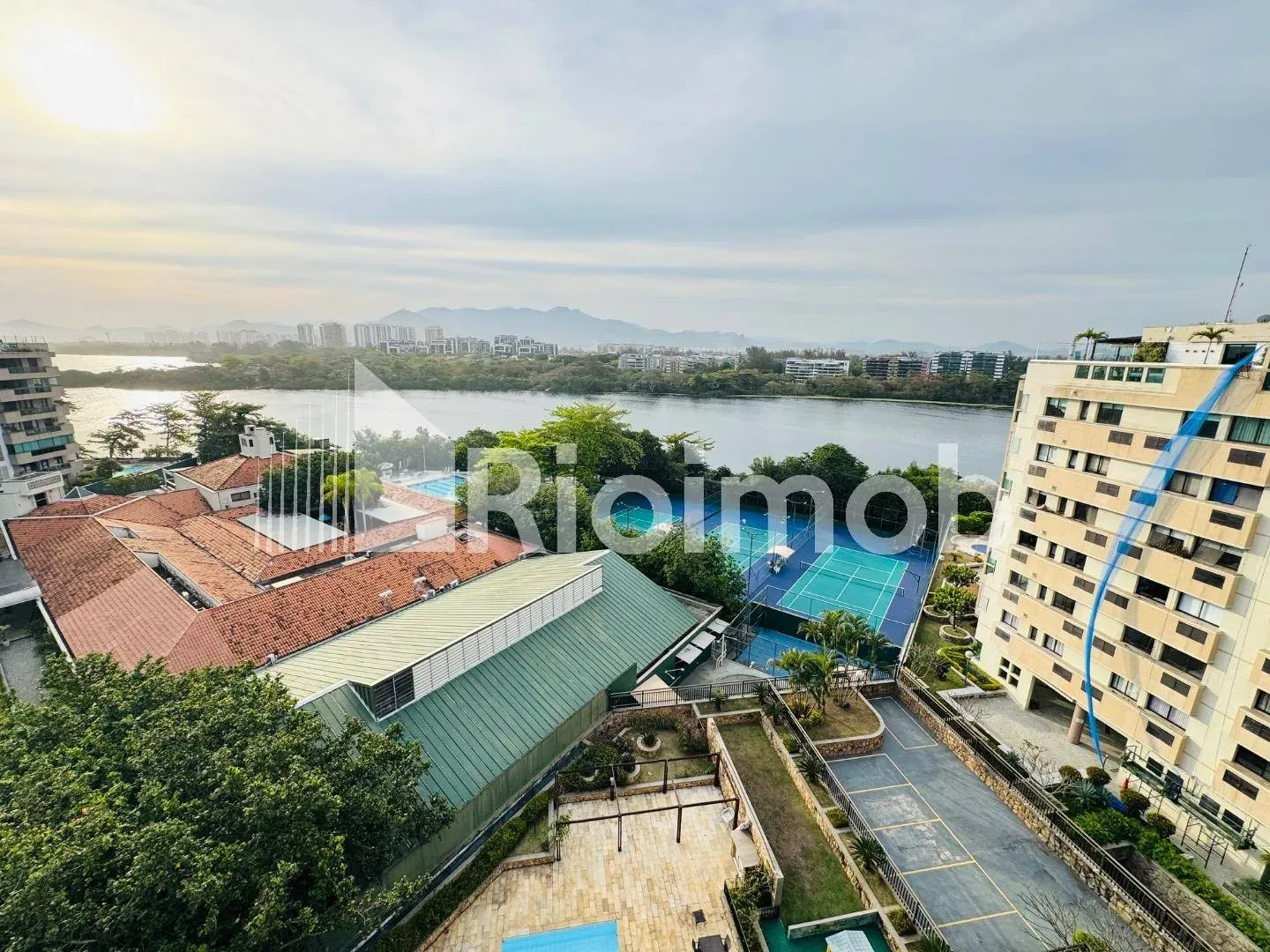 Unfurnished apartment with 5 bedrooms and 5 bathrooms — photo 41