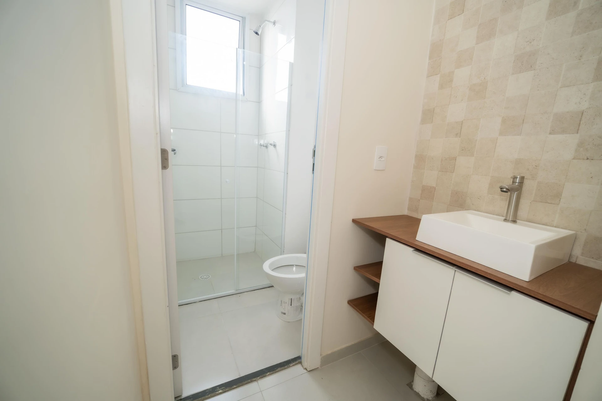2-bedroom apartment in a building with a gym — photo 17