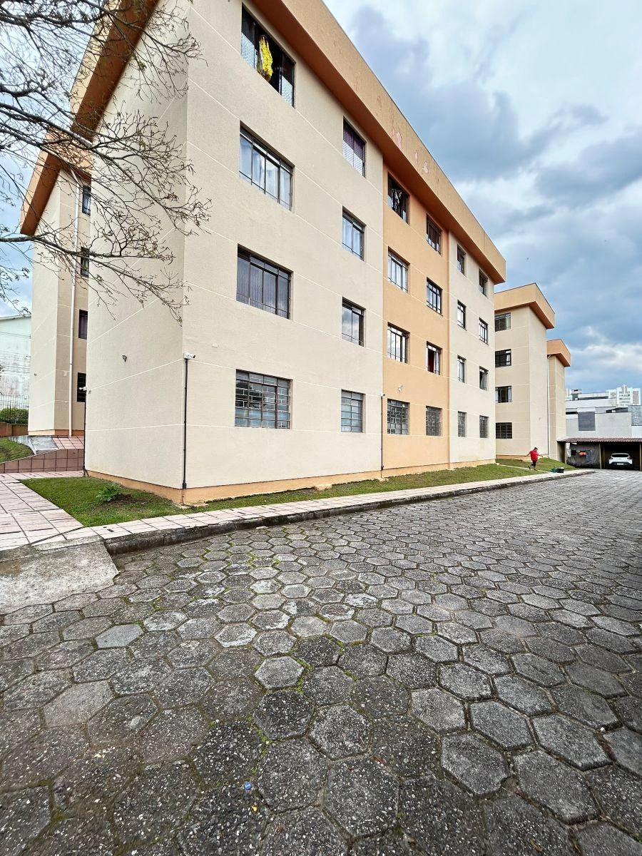Apartamento de 3 quartos com piso de madeira ou laminado — photo 18