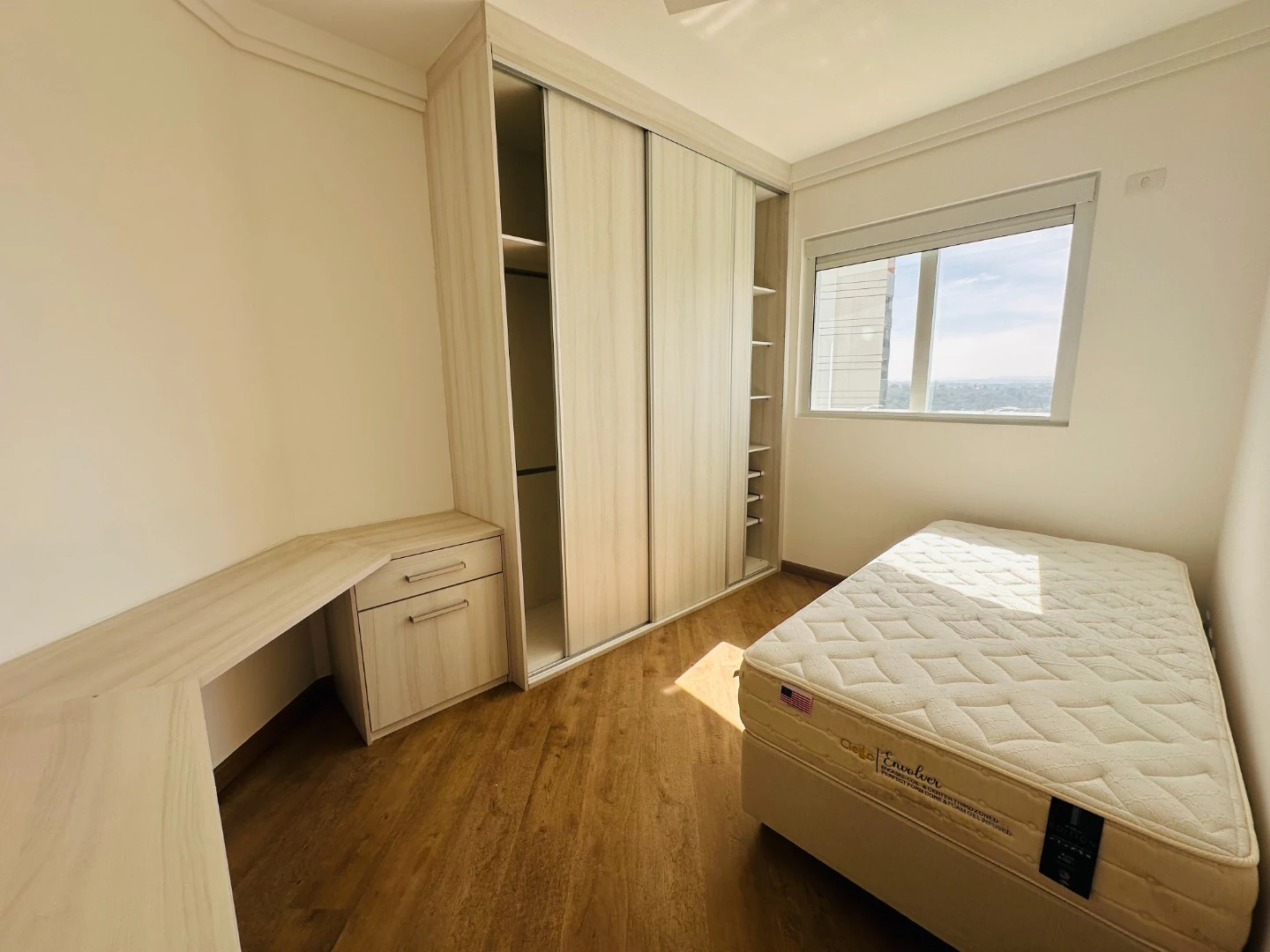4-bedroom apartment in a building with a gym — photo 15