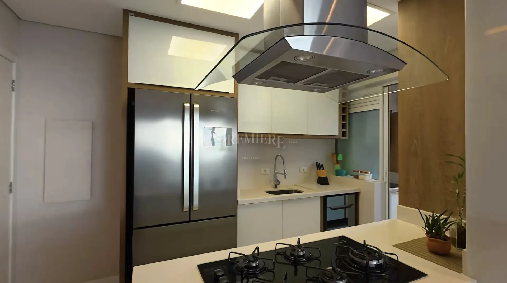 Furnished apartment, 150 m², with floor-to-ceiling windows — photo 9