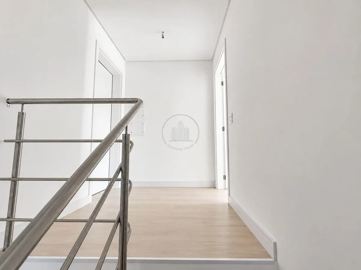 Duplex apartment with 1 en-suite and terrace — photo 13