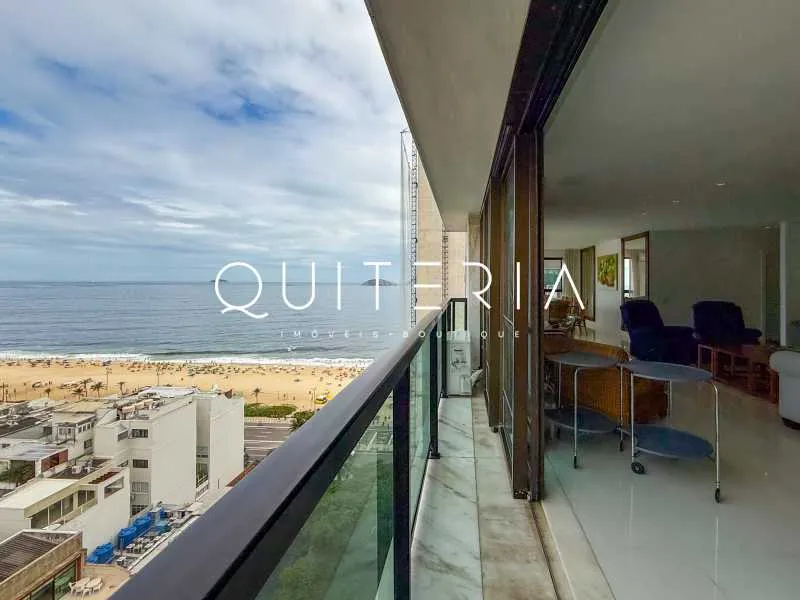 Apartment with 4 bedrooms and 5 bathrooms plus 2 parking spaces