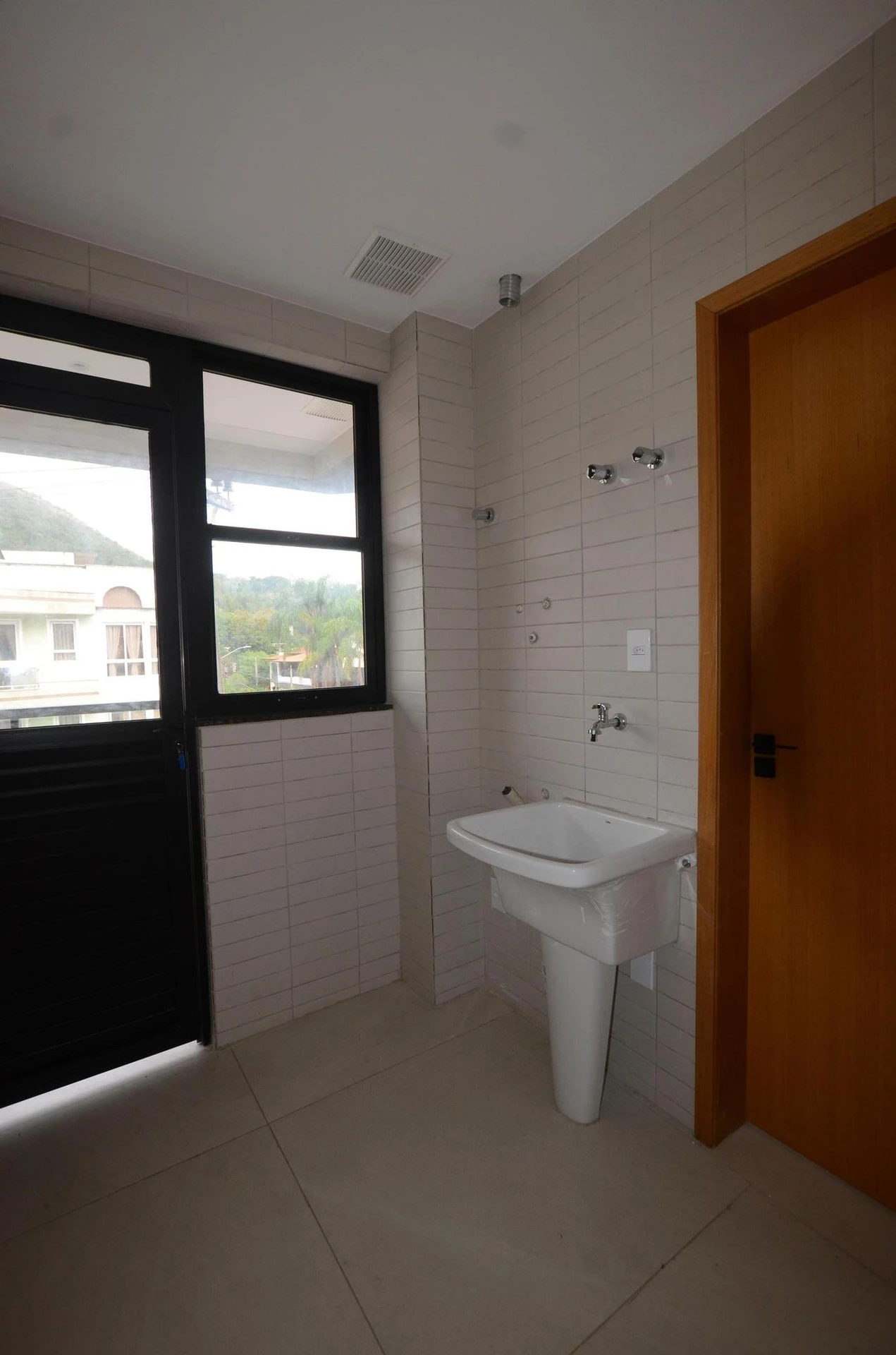 2-bedroom apartment with a mountain view in Rio de Janeiro — photo 8