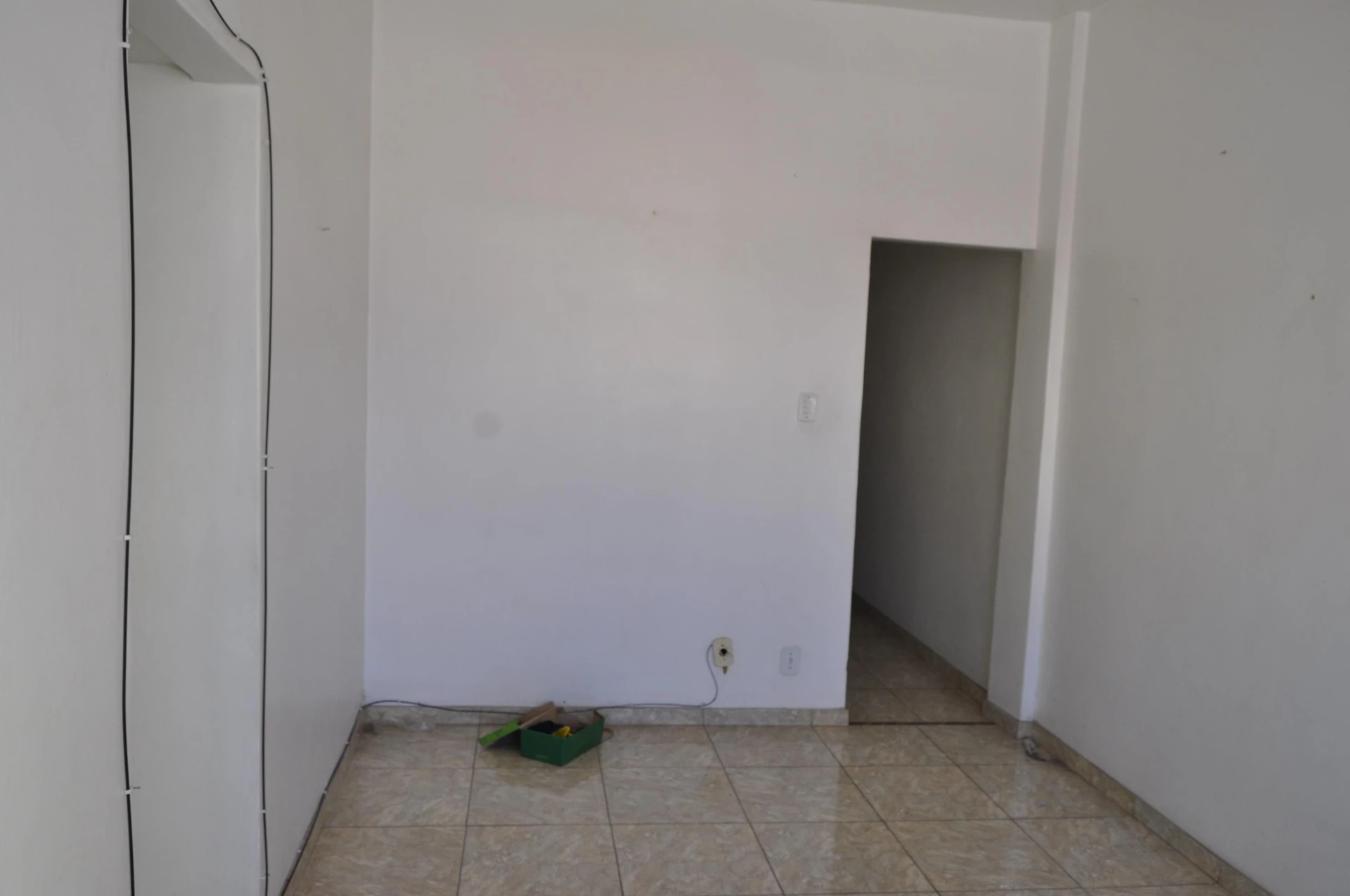 Unfurnished 2-bedroom apartment with a balcony — photo 15