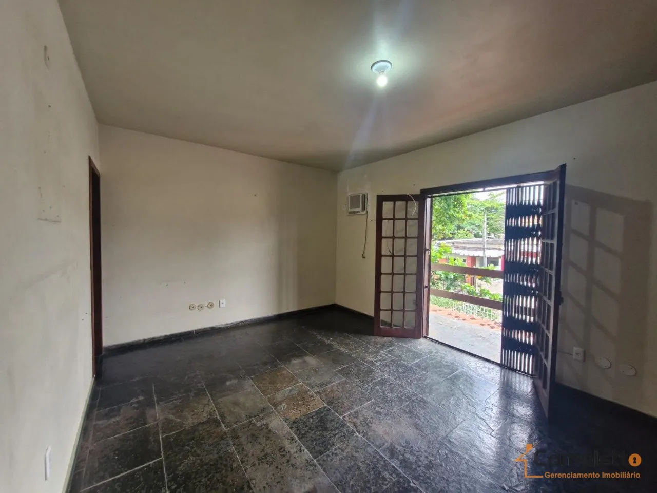 Casa de 220 m² con balcón gourmet y bañera — photo 22